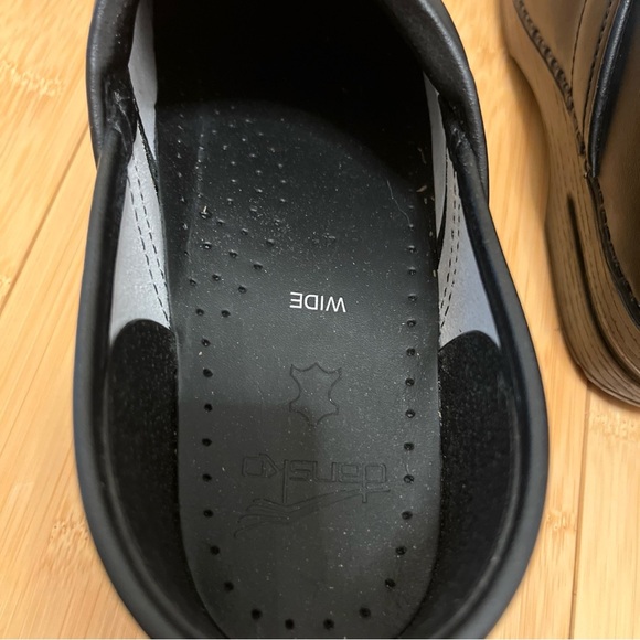 Dansko Black Leather Clogs size 41/ 11 Wide - Picture 5 of 6